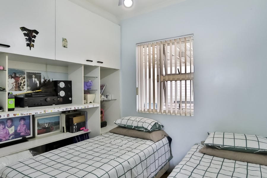 5 Bedroom Property for Sale in Gustrouw Western Cape
